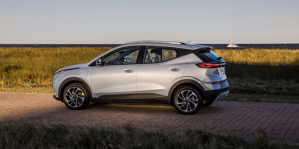 Chevrolet Bolt EUV con faros Intellibeam y manijas de puertas al color de la carrocería