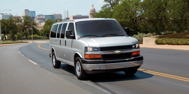 Camioneta Chevrolet Express Van 2024 con frenos ABS de disco en las 4 ruedas y control de estabilidad Stabilitrak